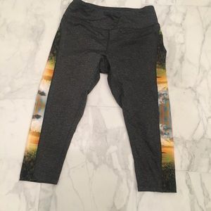 LuLaRoe Jade Capri Workout Leggings Small Rare!